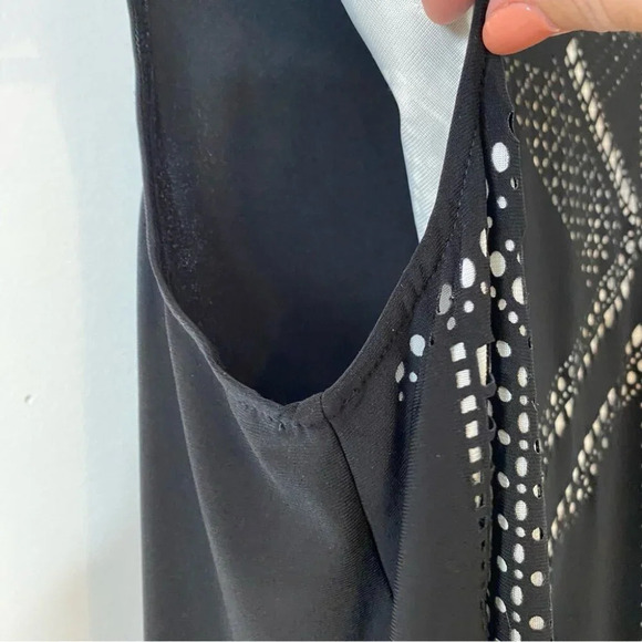 Cartise M Black High Neck Tank Top with Cut Out Design - Picture 4 of 15